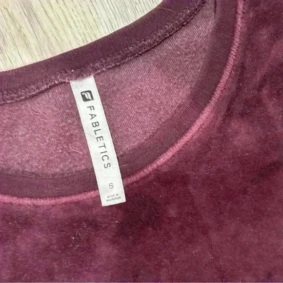 Fabletics Liane Long Sleeve Velour Sweatshirt Pullover Purple Crew Neck Size S - Picture 4 of 7